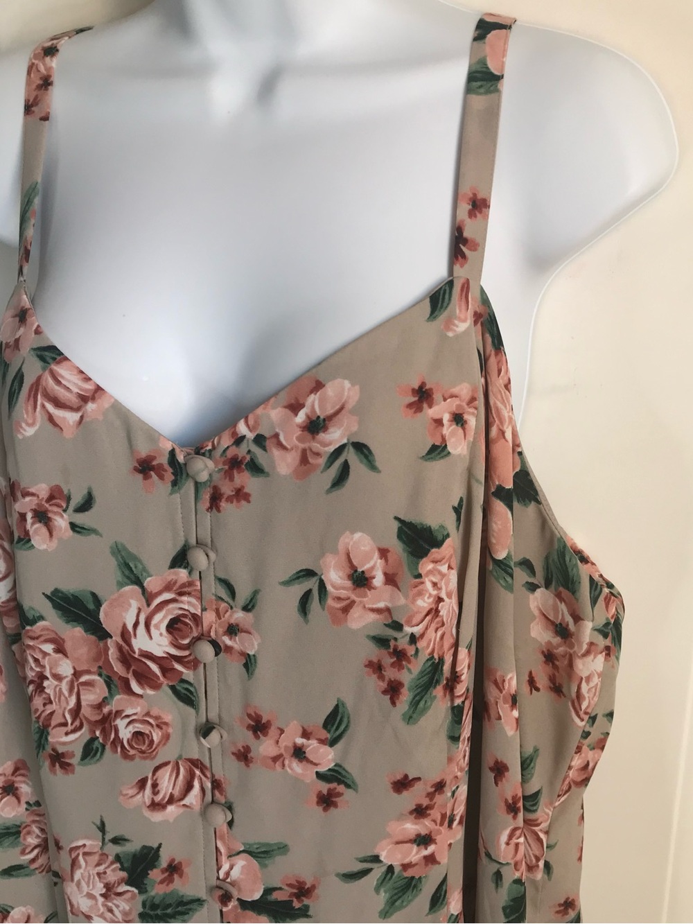 🔴 4/$15 Torrid Women’s 2X Taupe & Pink Floral Smocked Adjustable Tank Top EUC - Picture 5 of 16